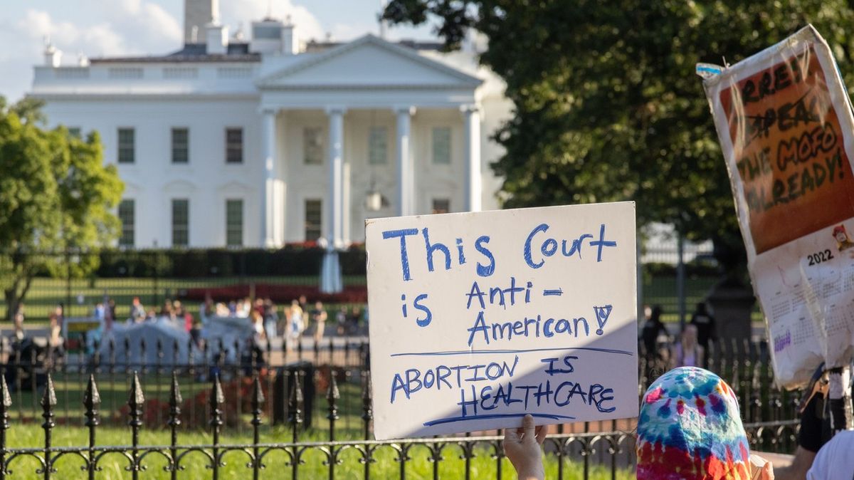 Texaský soudce zablokoval doporučení k provádění potratů v krizových situacích